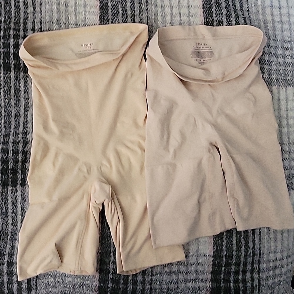 2 pr SPANX shapeware bottoms